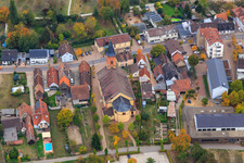 Vue aérienne de Église de l'Exaltation de la Croix à Steinmauern dans le département Bade-Wurtemberg, Allemagne