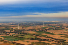 Vue oblique de Parc éolien EnBW - éolienne avec 6 éoliennes à Freckenfeld dans le département Rhénanie-Palatinat, Allemagne