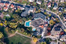 Vue aérienne de Thermes et piscines du Südpfalz Therme à Bad Bergzabern dans le département Rhénanie-Palatinat, Allemagne