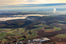 Vue aérienne de Brouillard dans la vallée du Neckar à Hüffenhardt dans le département Bade-Wurtemberg, Allemagne