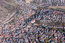 Vue aérienne de Vue des rues et des maisons dans les quartiers résidentiels à Rimpar dans le département Bavière, Allemagne