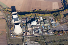 Photographie aérienne de Blocs réacteurs, structures de tour de refroidissement et installations de la centrale nucléaire - centrale nucléaire - centrale nucléaire Grafenrheinfeld KKG à Grafenrheinfeld dans le département Bavière, Allemagne