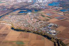 Vue aérienne de Les rives du Main à Grafenrheinfeld dans le département Bavière, Allemagne