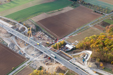 Vue aérienne de Chantier de construction d'un pont sur l'autoroute A7 à le quartier Schraudenbach in Werneck dans le département Bavière, Allemagne