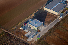 Vue aérienne de Nouveau chantier dans la zone commerciale Gewerbepark West avec M-Systems IT Solutions (Palatinat) à le quartier Herxheim in Herxheim bei Landau dans le département Rhénanie-Palatinat, Allemagne