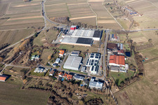 Vue aérienne de Locaux d'usine de la grande cave Deutsches Weintor eG dans le quartier de Kleine Kalmit (grande cave) à le quartier Ilbesheim in Ilbesheim bei Landau in der Pfalz dans le département Rhénanie-Palatinat, Allemagne