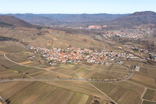 Vue oblique de Birkweiler dans le département Rhénanie-Palatinat, Allemagne