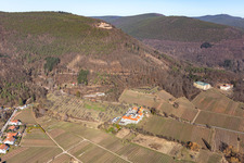 Vue aérienne de Hôtel de bien-être Alte Rebschule et Gasthaus Sesel à le quartier Rhodt in Rhodt unter Rietburg dans le département Rhénanie-Palatinat, Allemagne