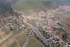 Vue aérienne de Quartier Gimmeldingen in Neustadt an der Weinstraße dans le département Rhénanie-Palatinat, Allemagne