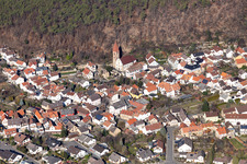 Vue aérienne de Saint-Jean à le quartier Königsbach in Neustadt an der Weinstraße dans le département Rhénanie-Palatinat, Allemagne