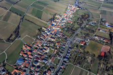 Vue aérienne de Route des vins et contournement Im Stift à le quartier Forst in Forst an der Weinstraße dans le département Rhénanie-Palatinat, Allemagne