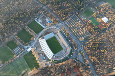 Vue aérienne de Chantier d'agrandissement et de reconstruction du terrain de sport du stade « Wildparkstadion » à le quartier Innenstadt-Ost in Karlsruhe dans le département Bade-Wurtemberg, Allemagne