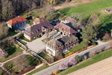 Vue aérienne de Magasin de meubles - Marché du meuble Bo-Gart Salon du style maison de campagne et de la culture du jardin à Bollschweil dans le département Bade-Wurtemberg, Allemagne