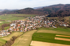 Vue aérienne de Village - vue sur la lisière de la Forêt-Noire à Sölden dans le département Bade-Wurtemberg, Allemagne