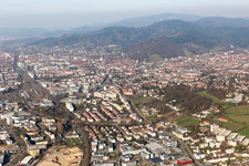 Vue aérienne de Lorettoberg à le quartier Unterwiehre-Nord in Freiburg im Breisgau dans le département Bade-Wurtemberg, Allemagne