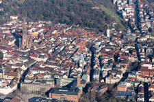 Vue aérienne de Muenster à le quartier Altstadt in Freiburg im Breisgau dans le département Bade-Wurtemberg, Allemagne