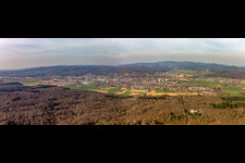 Vue aérienne de Zone urbaine avec périphérie et centre-ville à Emmendingen dans le département Bade-Wurtemberg, Allemagne