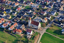 Vue aérienne de Église Saint-Félix et Régula à le quartier Unterreute in Reute dans le département Bade-Wurtemberg, Allemagne