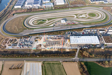 Vue aérienne de Chantier pour la nouvelle construction et l'agrandissement du centre de développement et d'essais de camions dans la zone industrielle de Wörth-Oberwald à Wörth am Rhein dans le département Rhénanie-Palatinat, Allemagne