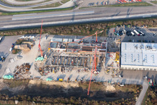 Vue aérienne de Chantier pour la nouvelle construction et l'agrandissement du centre de développement et d'essais de camions dans la zone industrielle de Wörth-Oberwald à Wörth am Rhein dans le département Rhénanie-Palatinat, Allemagne