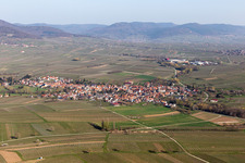 Vue aérienne de Göcklingen dans le département Rhénanie-Palatinat, Allemagne