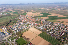 Champs agricoles et surfaces utilisables à Rohrbach dans le département Rhénanie-Palatinat, Allemagne d'en haut