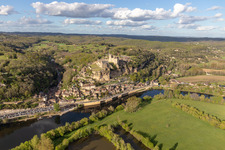 Château de Beynac à Beynac-et-Cazenac dans le département Dordogne, France hors des airs