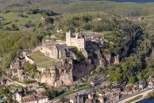 Château de Beynac à Beynac-et-Cazenac dans le département Dordogne, France vue d'en haut