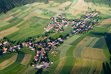 Vue aérienne de Vue sur le village à le quartier Ippingen in Immendingen dans le département Bade-Wurtemberg, Allemagne