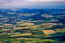 Vue aérienne de Ville vue du nord à Engen dans le département Bade-Wurtemberg, Allemagne