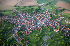 Vue aérienne de Vue sur le village à Hunspach dans le département Bas Rhin, France