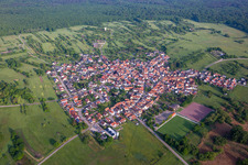 Quartier Büchelberg in Wörth am Rhein dans le département Rhénanie-Palatinat, Allemagne du point de vue du drone