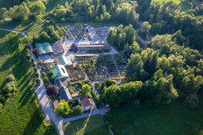 Photographie aérienne de Bâtiments et plates-bandes de la pépinière Bienwald, pépinière, paysagiste Greentec GmbH (Palatinat) à Berg dans le département Rhénanie-Palatinat, Allemagne