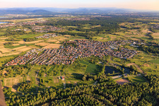 Vue aérienne de Du nord à Au am Rhein dans le département Bade-Wurtemberg, Allemagne