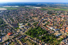 Vue aérienne de Vue de la ville depuis le nord-est à Mutterstadt dans le département Rhénanie-Palatinat, Allemagne