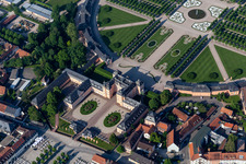 Photographie aérienne de Parc du château du château Schwetzingen Mittelbau et fontaine d'Arion à Schwetzingen dans le département Bade-Wurtemberg, Allemagne