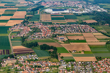 Vue aérienne de De l'est à le quartier Ottersheim in Ottersheim bei Landau dans le département Rhénanie-Palatinat, Allemagne
