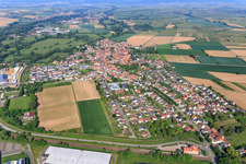 Rohrbach dans le département Rhénanie-Palatinat, Allemagne vu d'un drone
