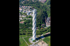 Vue aérienne de Tour d'essai Thyssen-Krupp pour ascenseurs à Rottweil dans le département Bade-Wurtemberg, Allemagne