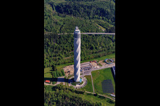 Vue oblique de Tour d'essai pour ascenseurs Thyssen-Krupp TK Elevator à Rottweil dans le département Bade-Wurtemberg, Allemagne