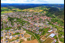 Vue aérienne de Vue de la ville depuis le sud à Dornhan dans le département Bade-Wurtemberg, Allemagne