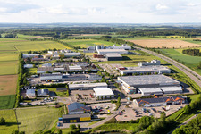 Vue aérienne de Zone industrielle et implantation d'entreprises sur l'A81 à Empfingen dans le département Bade-Wurtemberg, Allemagne