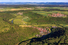 Vue aérienne de Vue du village depuis l'ouest à le quartier Obernau in Rottenburg am Neckar dans le département Bade-Wurtemberg, Allemagne