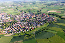 Vue aérienne de De l'ouest à le quartier Gültstein in Herrenberg dans le département Bade-Wurtemberg, Allemagne
