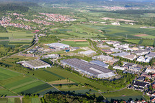 Vue aérienne de Zone industrielle et implantation d'entreprise avec Wilhelm Geiger GmbH & Co. KG en Gültstein à le quartier Gültstein in Herrenberg dans le département Bade-Wurtemberg, Allemagne