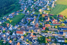 Vue aérienne de Saint-Michel au centre-ville à le quartier Vorderaichhalden in Aichhalden dans le département Bade-Wurtemberg, Allemagne