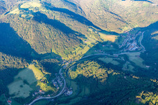 Vue aérienne de Vallée de la Kinzig à Wolfach dans le département Bade-Wurtemberg, Allemagne