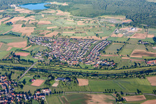 Vue aérienne de Les rives de la Kinzig à le quartier Weier in Offenburg dans le département Bade-Wurtemberg, Allemagne