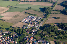 Vue aérienne de Riss Et Hammes Sa à Gambsheim dans le département Bas Rhin, France