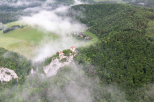 Vue aérienne de Château de Bronnen à Fridingen an der Donau dans le département Bade-Wurtemberg, Allemagne